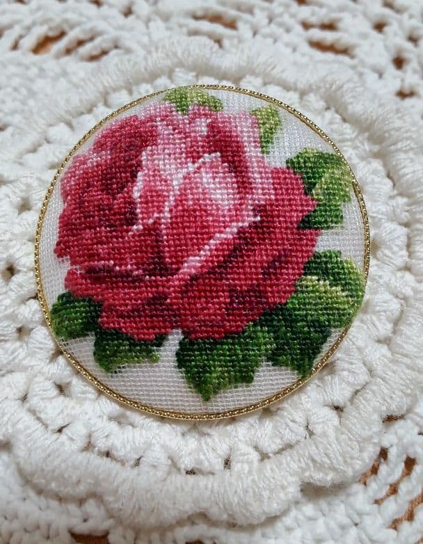 プチポアン・プチポワン☆刺繍ブローチ　薔薇