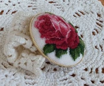 プチポアン・プチポワン☆刺繍ブローチ　薔薇