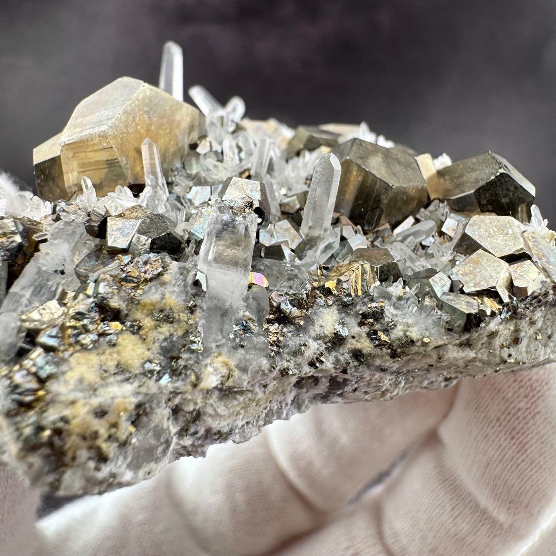 G-128パイライト共生 水晶クラスター 黄鉄鉱 自形結晶 鉱物標本 天然石