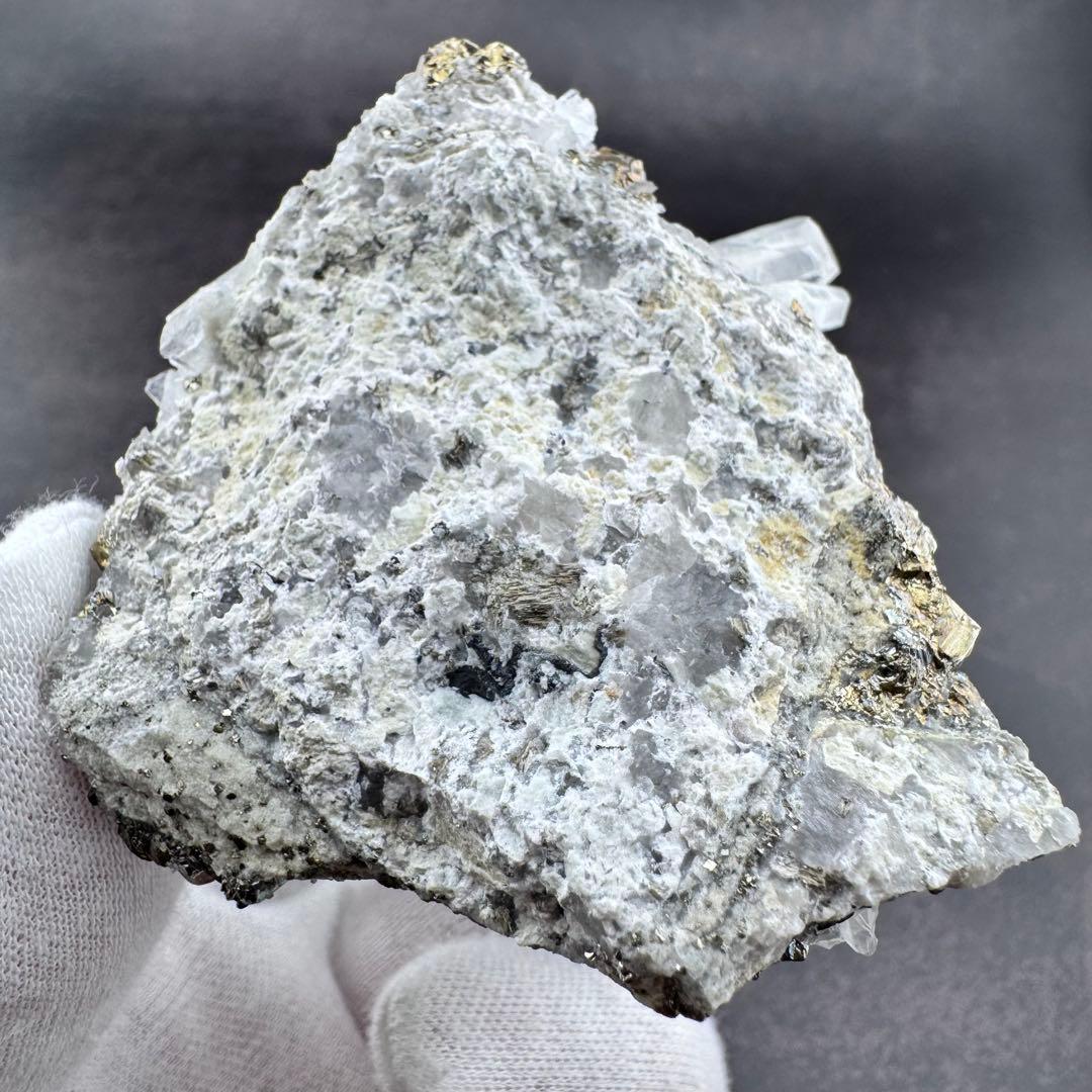 G-128パイライト共生 水晶クラスター 黄鉄鉱 自形結晶 鉱物標本 天然石