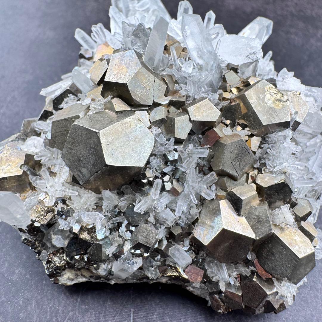 G-128パイライト共生 水晶クラスター 黄鉄鉱 自形結晶 鉱物標本 天然石