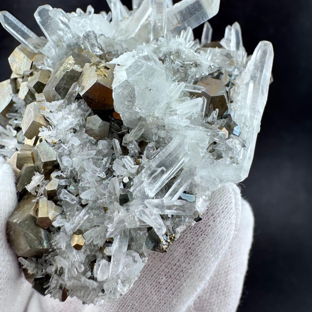 G-128パイライト共生 水晶クラスター 黄鉄鉱 自形結晶 鉱物標本 天然石