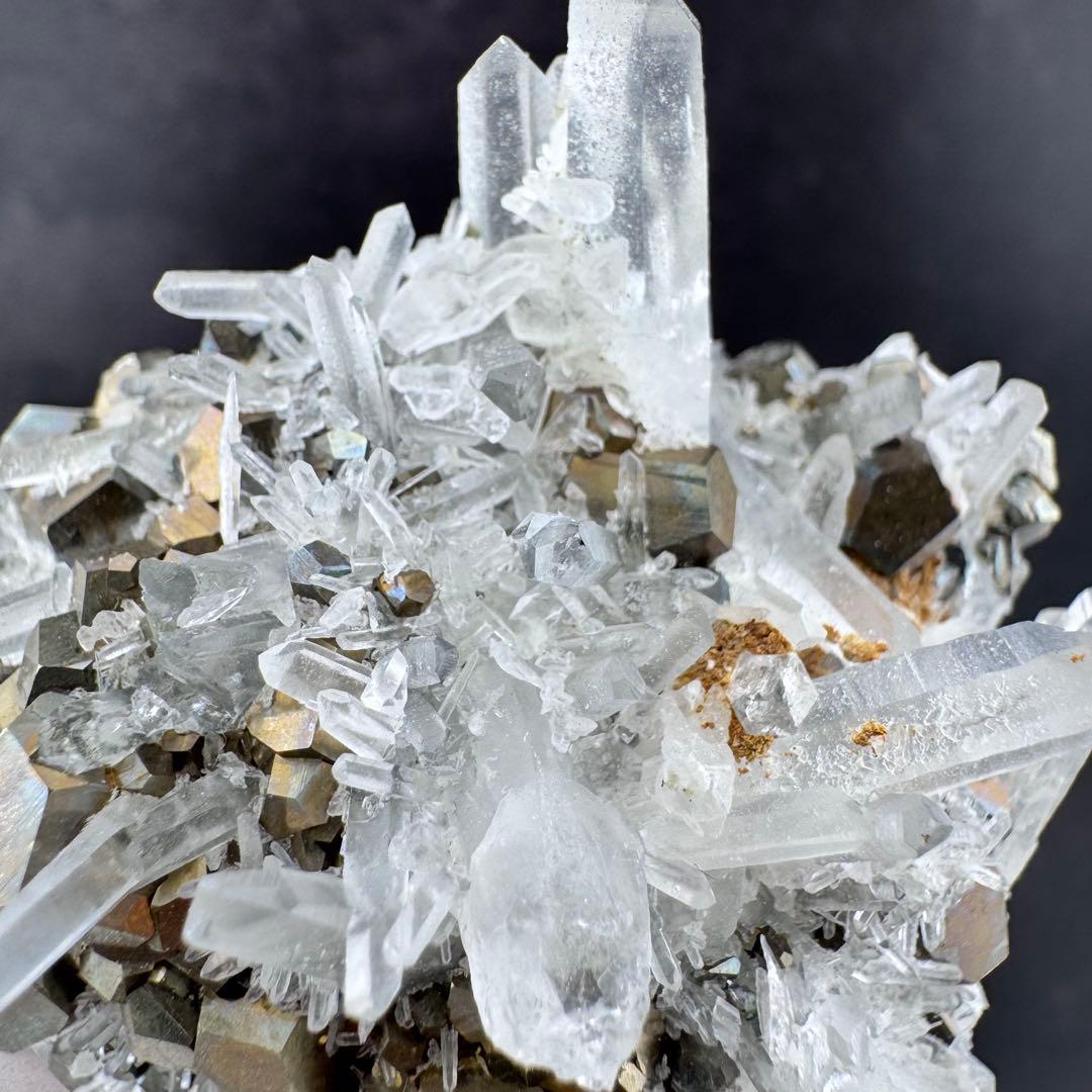 G-128パイライト共生 水晶クラスター 黄鉄鉱 自形結晶 鉱物標本 天然石