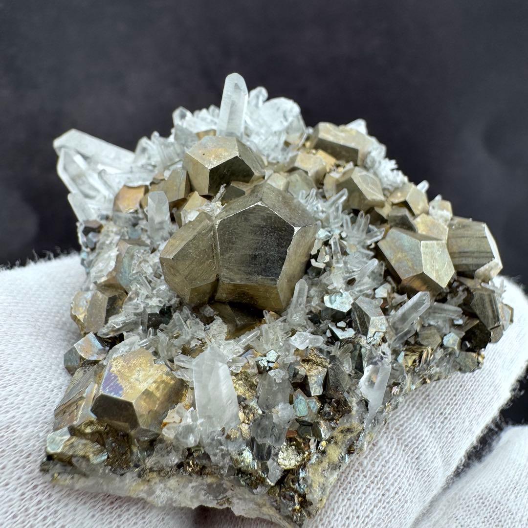 G-128パイライト共生 水晶クラスター 黄鉄鉱 自形結晶 鉱物標本 天然石
