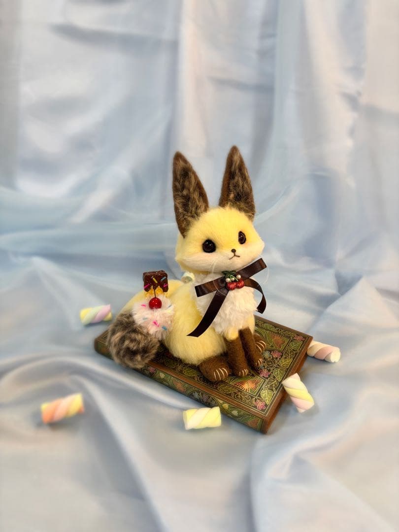 プリンちゃん　羊毛フェルト　ハンドメイド　狐　キツネ　ぬいぐるみ