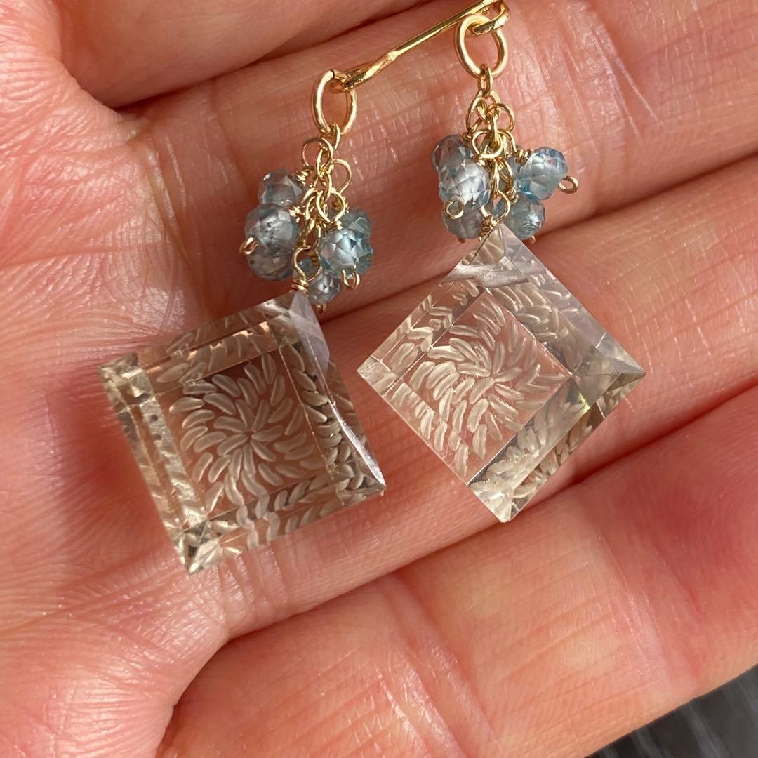 ♦︎レアなホワイトスモーキー♦︎バックカービング＊14kgfピアスP301