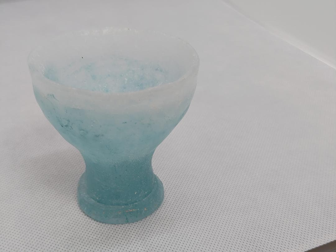 ガラス作家：能登朝奈　パート・ド・ヴェール　ブルーのリキュールグラス