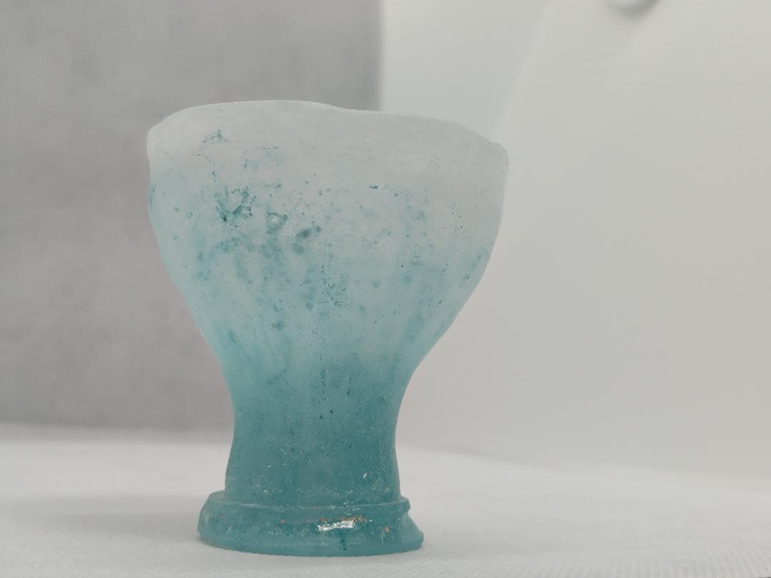 ガラス作家：能登朝奈　パート・ド・ヴェール　ブルーのリキュールグラス