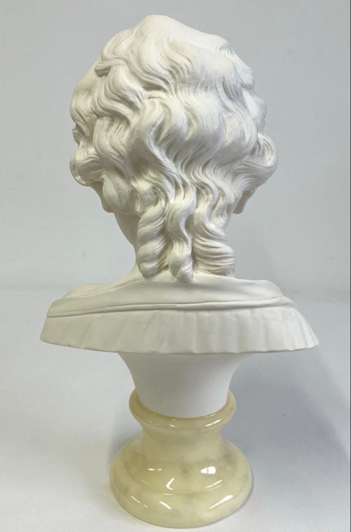 少女の胸像　白い陶器製　ジュゼッペ・ベッシ イタリア製