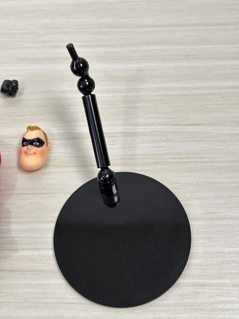 リボルテック Mr.インクレディブル incredibleフィギュア 海洋堂