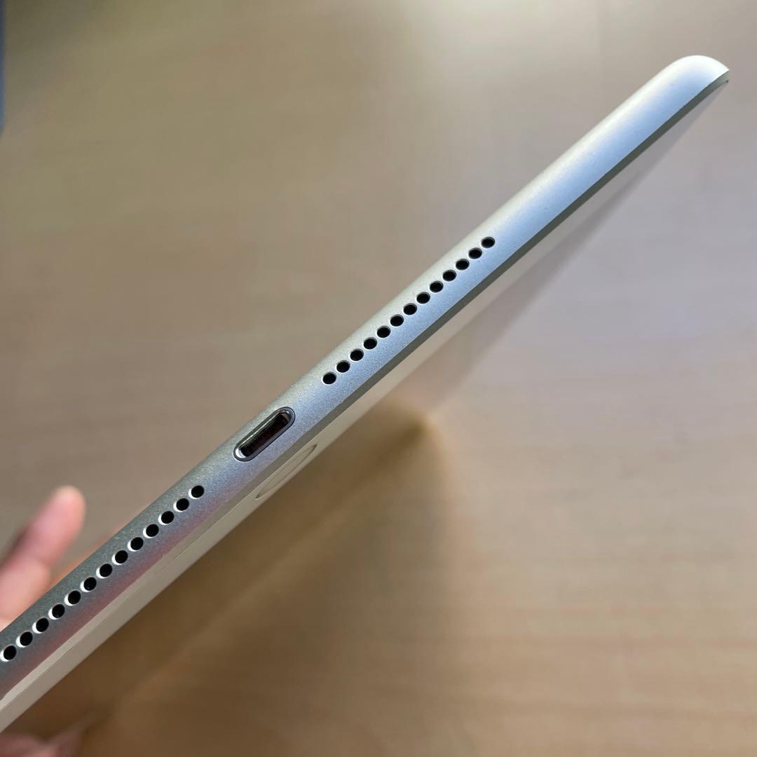 iPad 第6世代　A1893　Wi-Fiモデル　シルバー　32GB 美品　#5