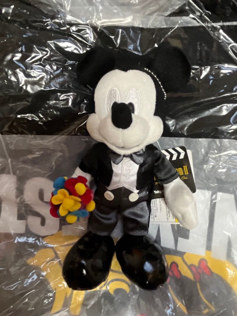 ストラップ　グッズ　ディズニー ぬいぐるみバッジ 新品 ミッキー ミニー