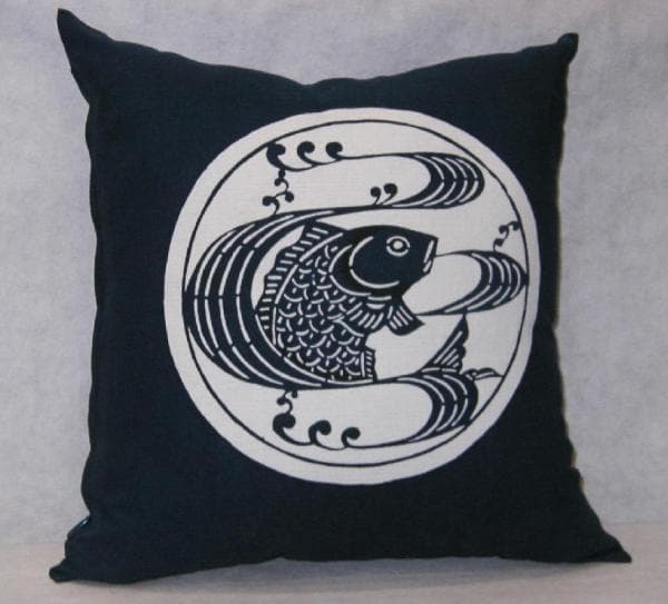 型染「クッション（中入り）魚紋柄」１ツ【 送料確認用出品 】