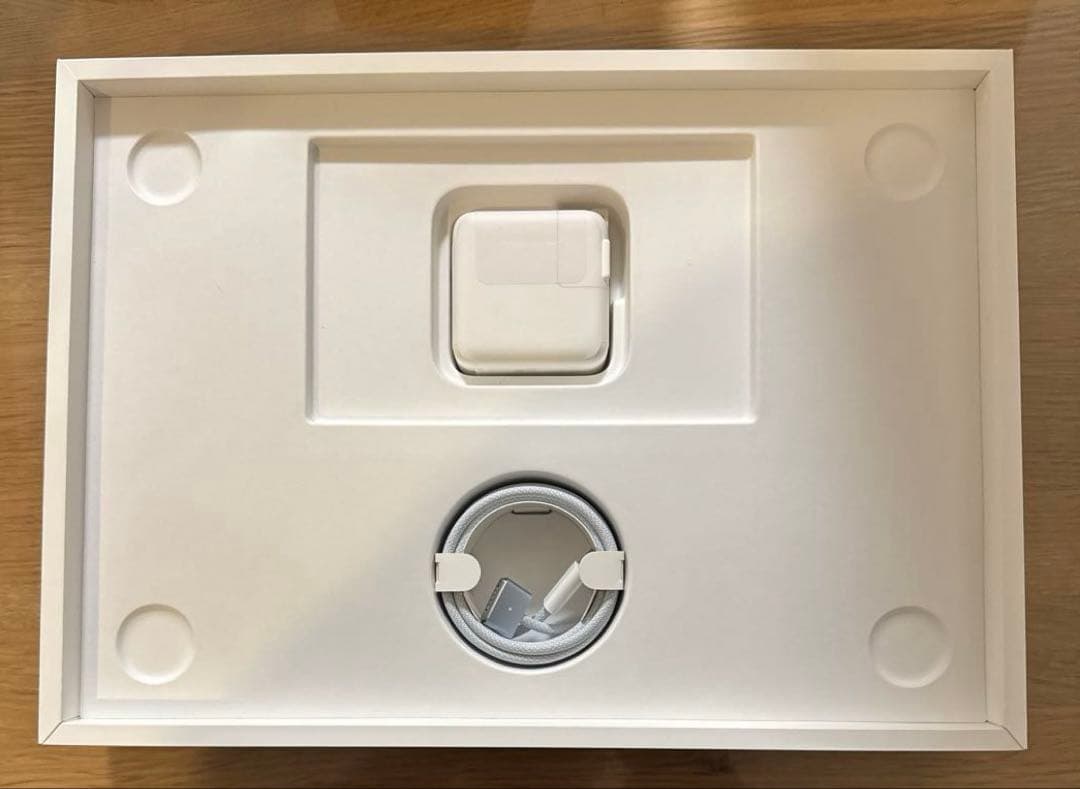 ほぼ未使用　13インチMacBook Air M4 16GB 256GB SSD