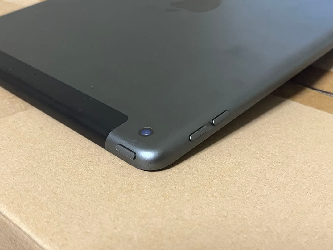 iPad 第8世代 32GB Wi-Fi +Cellular