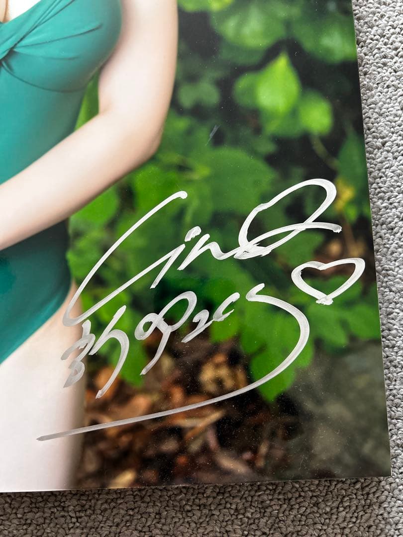 新木さくら直筆サイン入り水着写真パネル