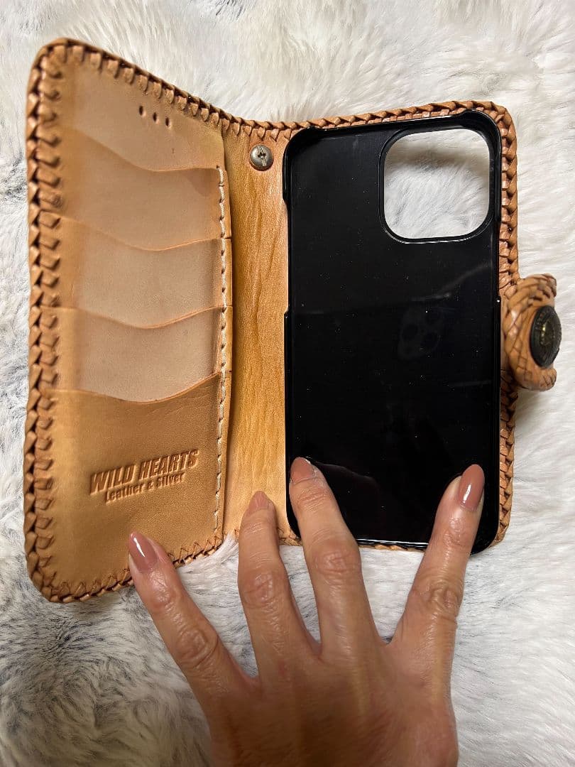 ☆WILD HEARTS ☆　iPhoneレザーケース ☆手彫り花柄☆