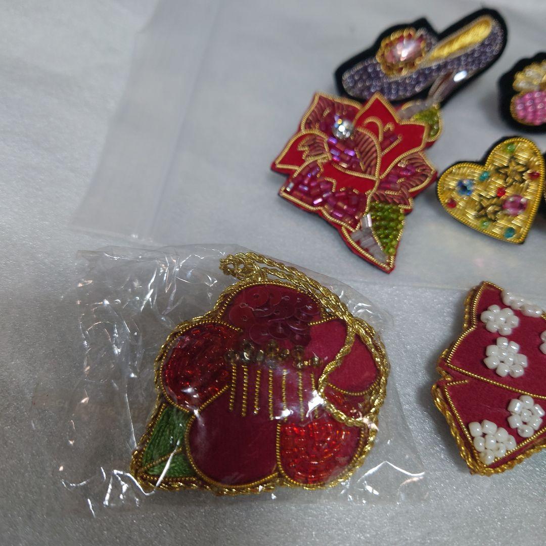 ビーズ刺繍 オーナメント& ピンバッジ&ブローチ