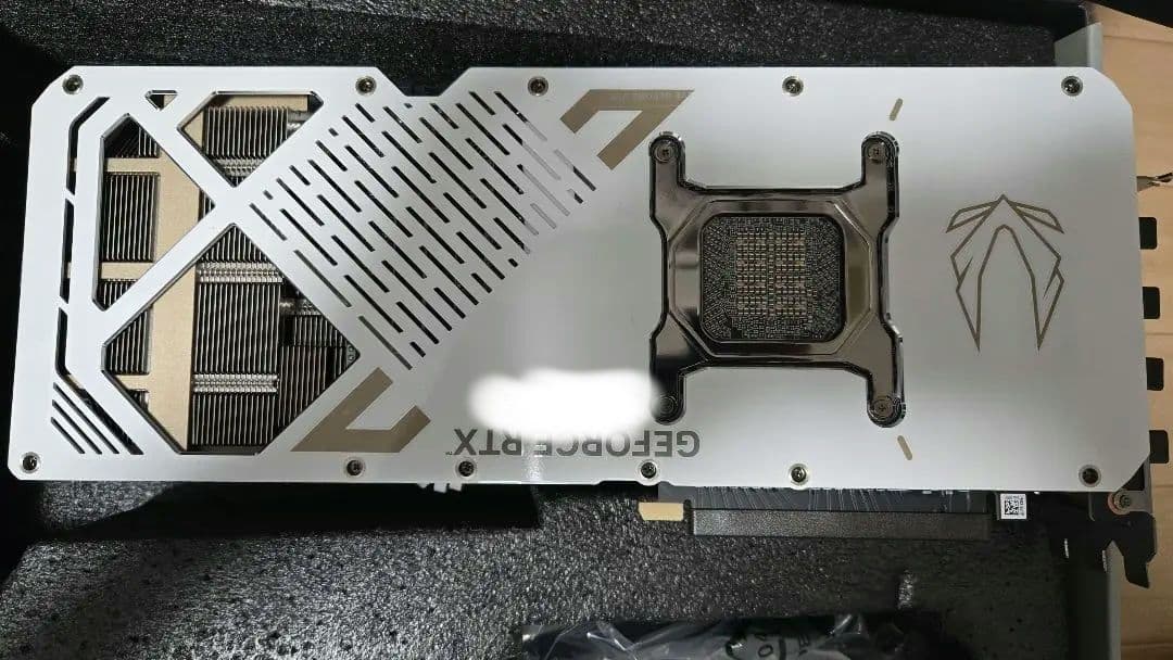 週末まで値下げ中RTX5090 ZOTAC WHITE