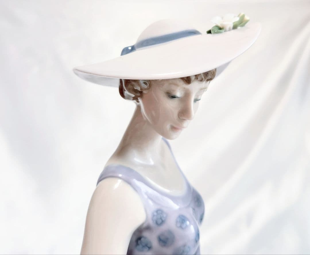 リヤドロ　LLADRO【美品】フィギュリン《優雅な散歩のひととき》No5802