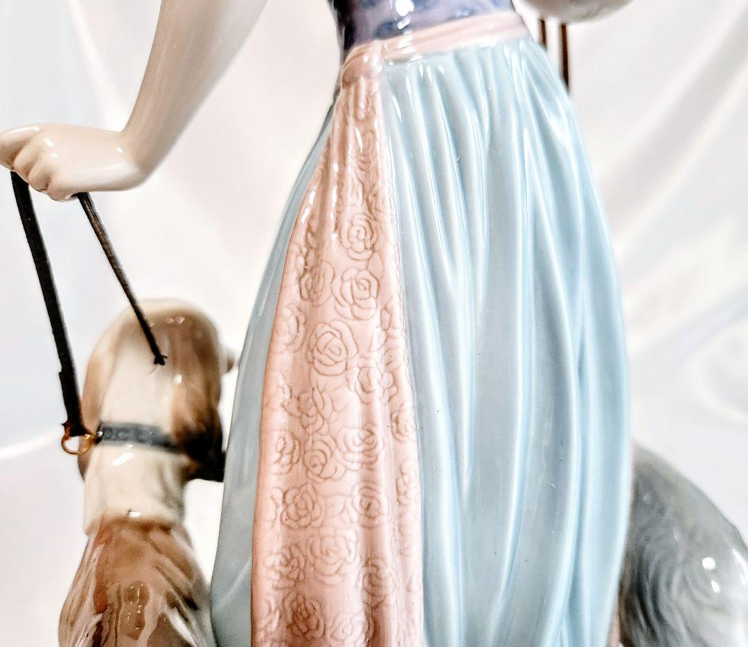 リヤドロ　LLADRO【美品】フィギュリン《優雅な散歩のひととき》No5802