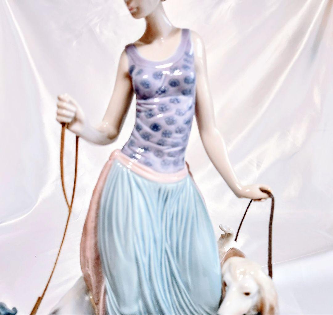 リヤドロ　LLADRO【美品】フィギュリン《優雅な散歩のひととき》No5802