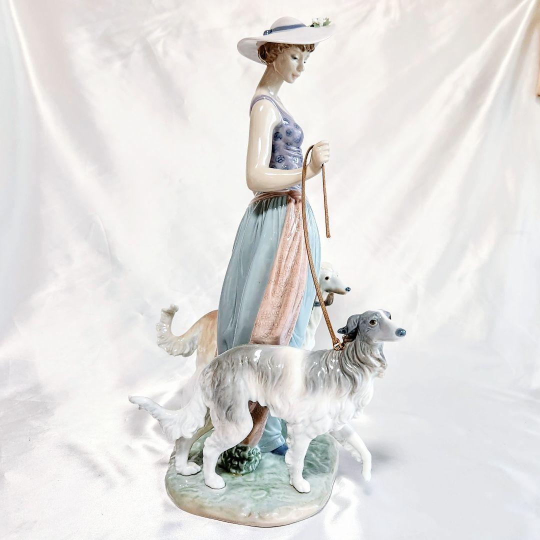 リヤドロ　LLADRO【美品】フィギュリン《優雅な散歩のひととき》No5802