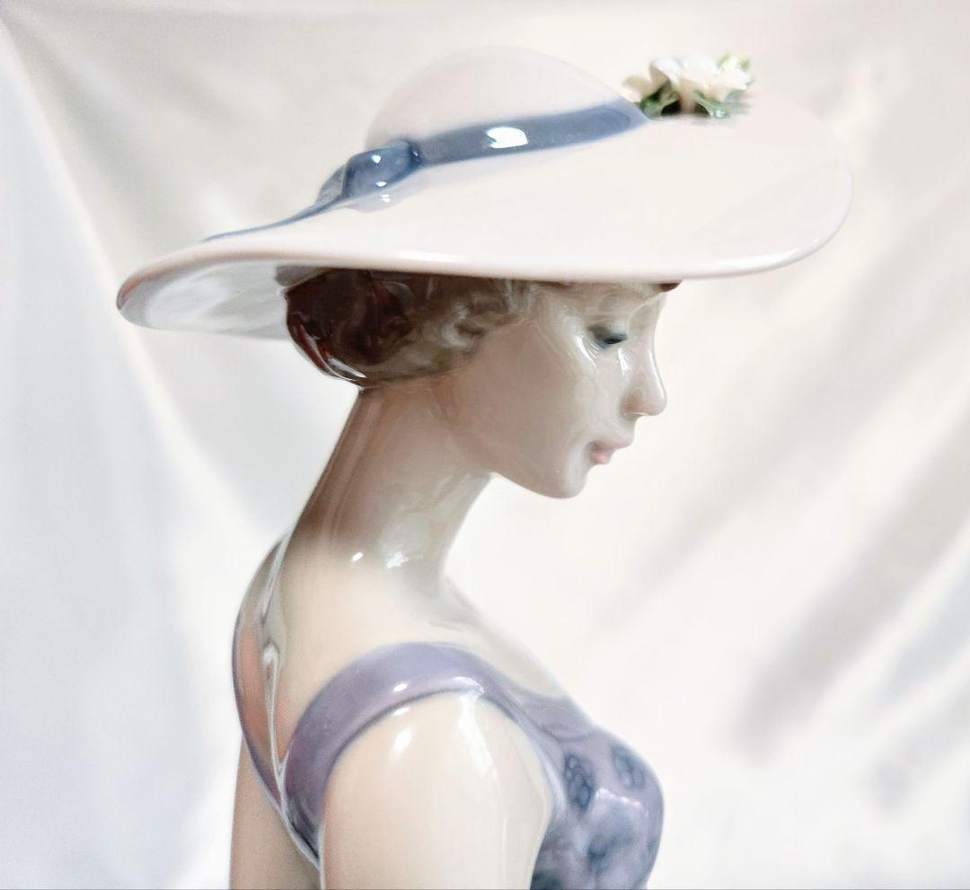 リヤドロ　LLADRO【美品】フィギュリン《優雅な散歩のひととき》No5802