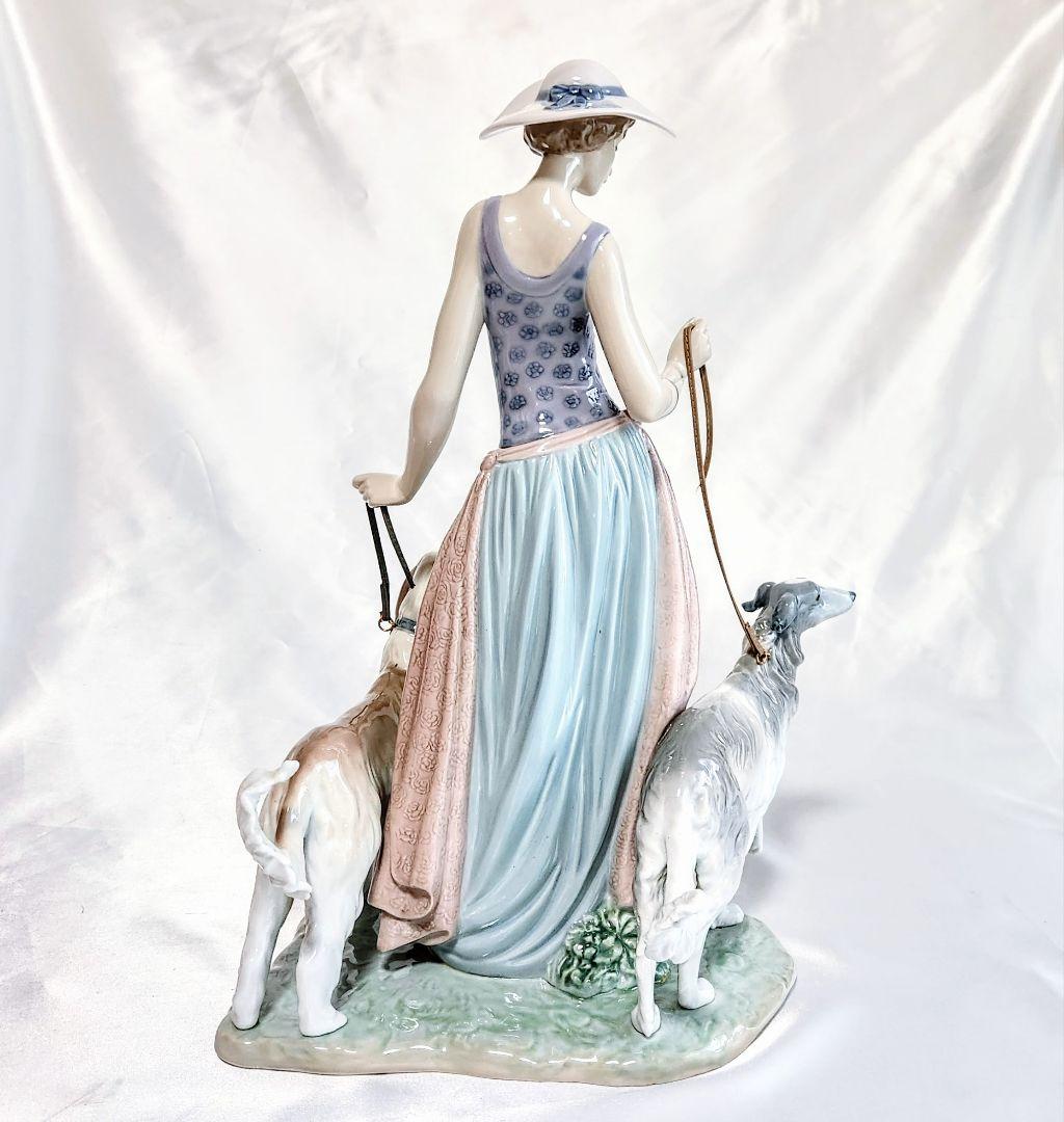 リヤドロ　LLADRO【美品】フィギュリン《優雅な散歩のひととき》No5802