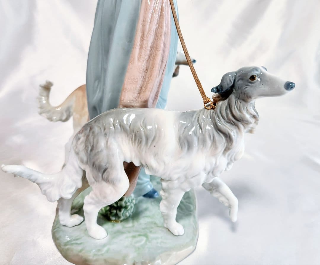 リヤドロ　LLADRO【美品】フィギュリン《優雅な散歩のひととき》No5802