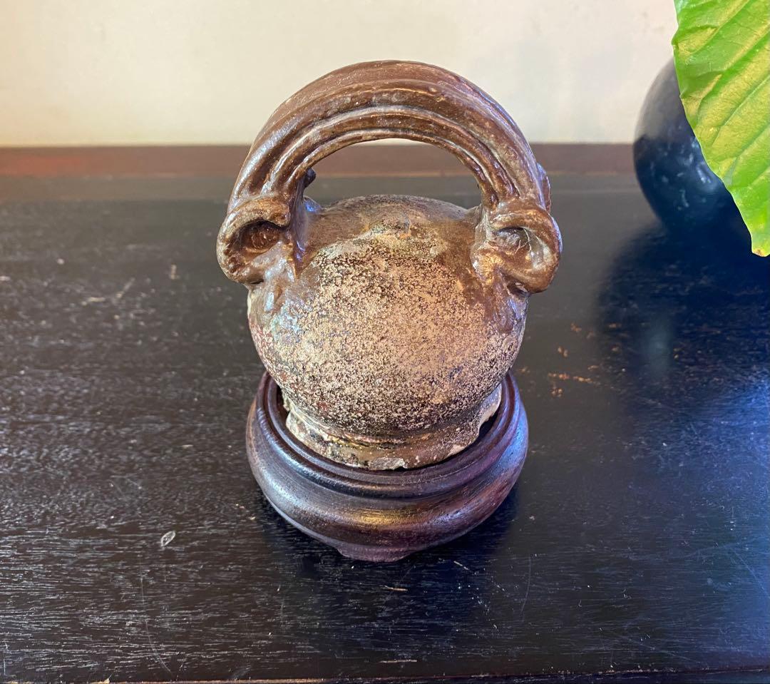 希少豆サイズ・安南 クアンドゥック石灰「豆壺」・唐木鑑賞スタンド付・２点セット