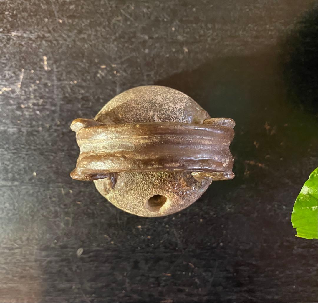 希少豆サイズ・安南 クアンドゥック石灰「豆壺」・唐木鑑賞スタンド付・２点セット