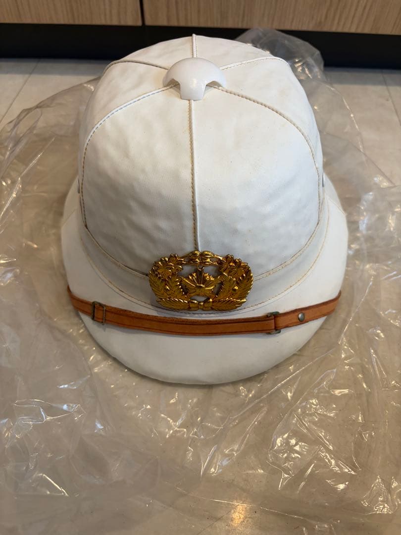 ホワイトヘルメット 金色エンブレム付き コレクション用 装飾用