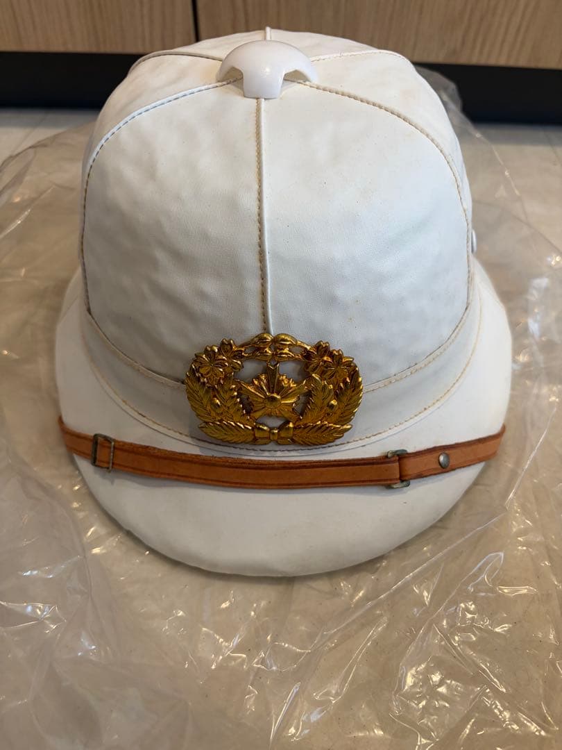 ホワイトヘルメット 金色エンブレム付き コレクション用 装飾用