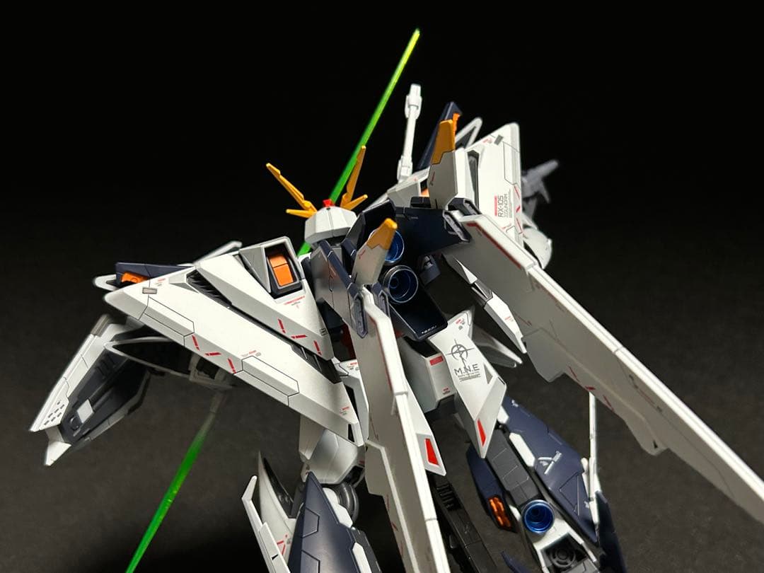 HGクスィーガンダム　塗装完成品　アクションベース付き