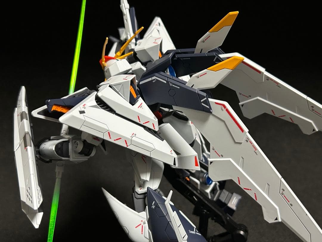 HGクスィーガンダム　塗装完成品　アクションベース付き