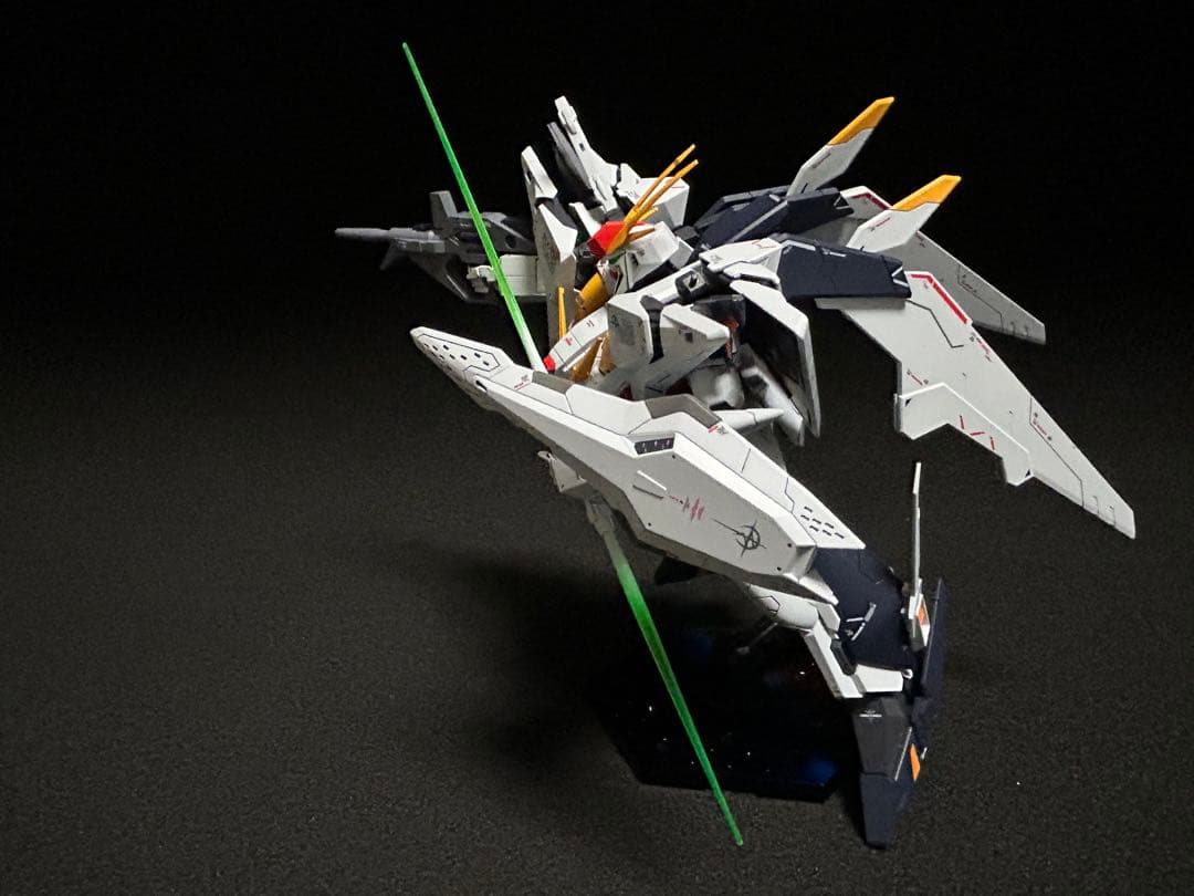 HGクスィーガンダム　塗装完成品　アクションベース付き