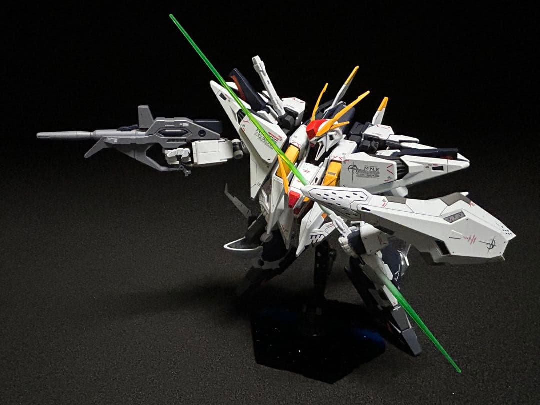 HGクスィーガンダム　塗装完成品　アクションベース付き