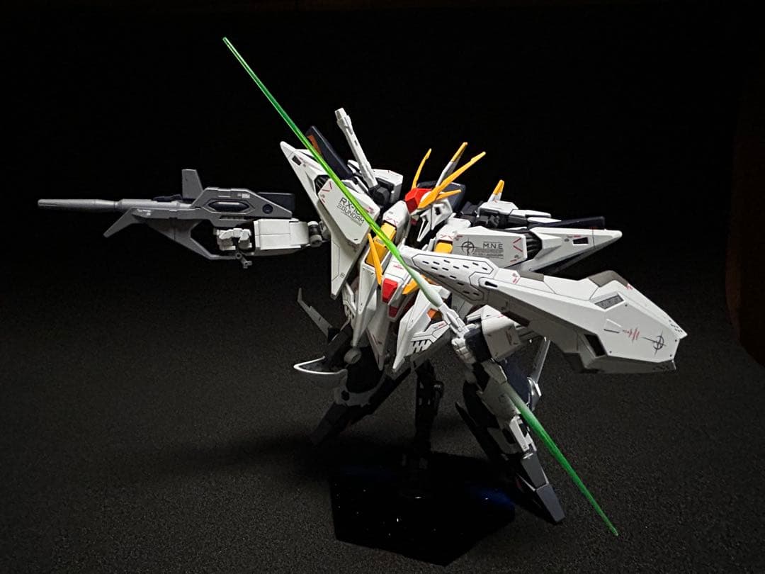 HGクスィーガンダム　塗装完成品　アクションベース付き