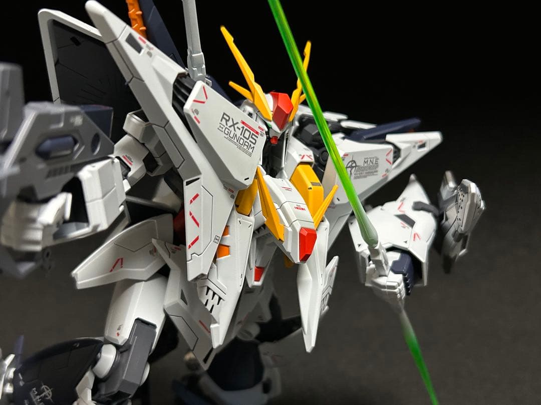 HGクスィーガンダム　塗装完成品　アクションベース付き