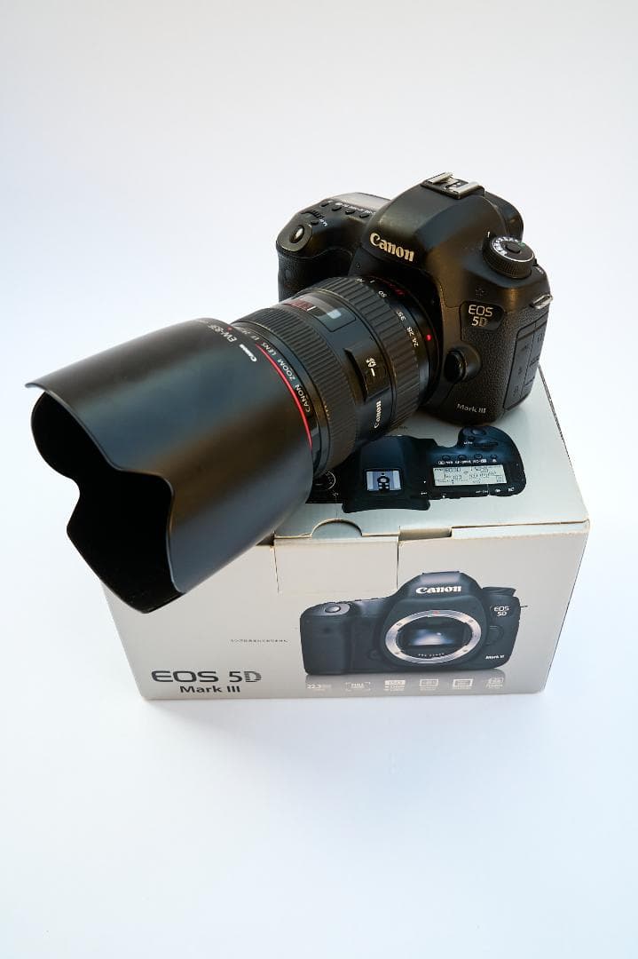 Canon 5D Mark III ボディ+備品+CFカード/予備バッテリー