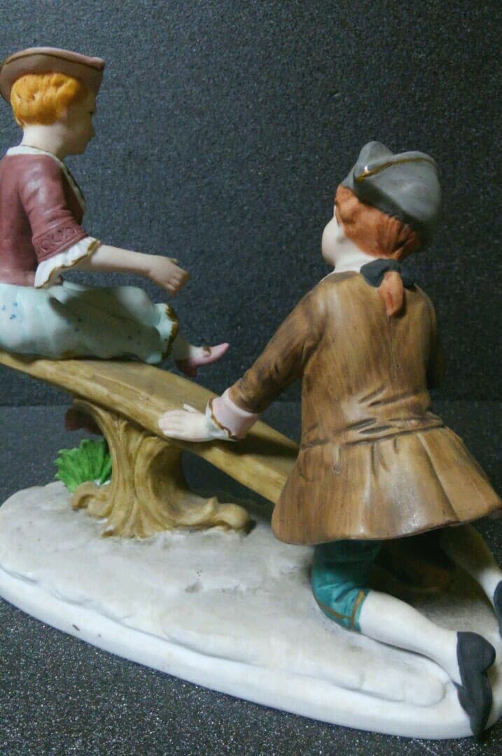 陶磁器製　アンティーク　男女像　置物　オブジェ