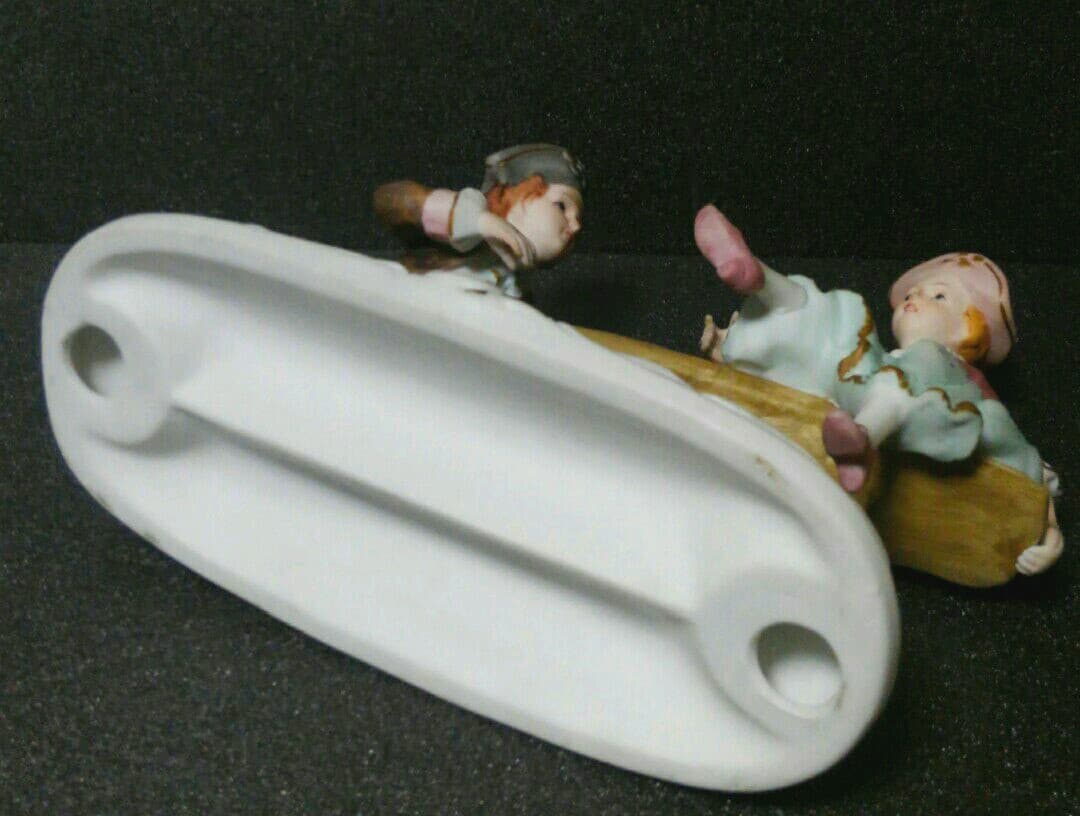 陶磁器製　アンティーク　男女像　置物　オブジェ