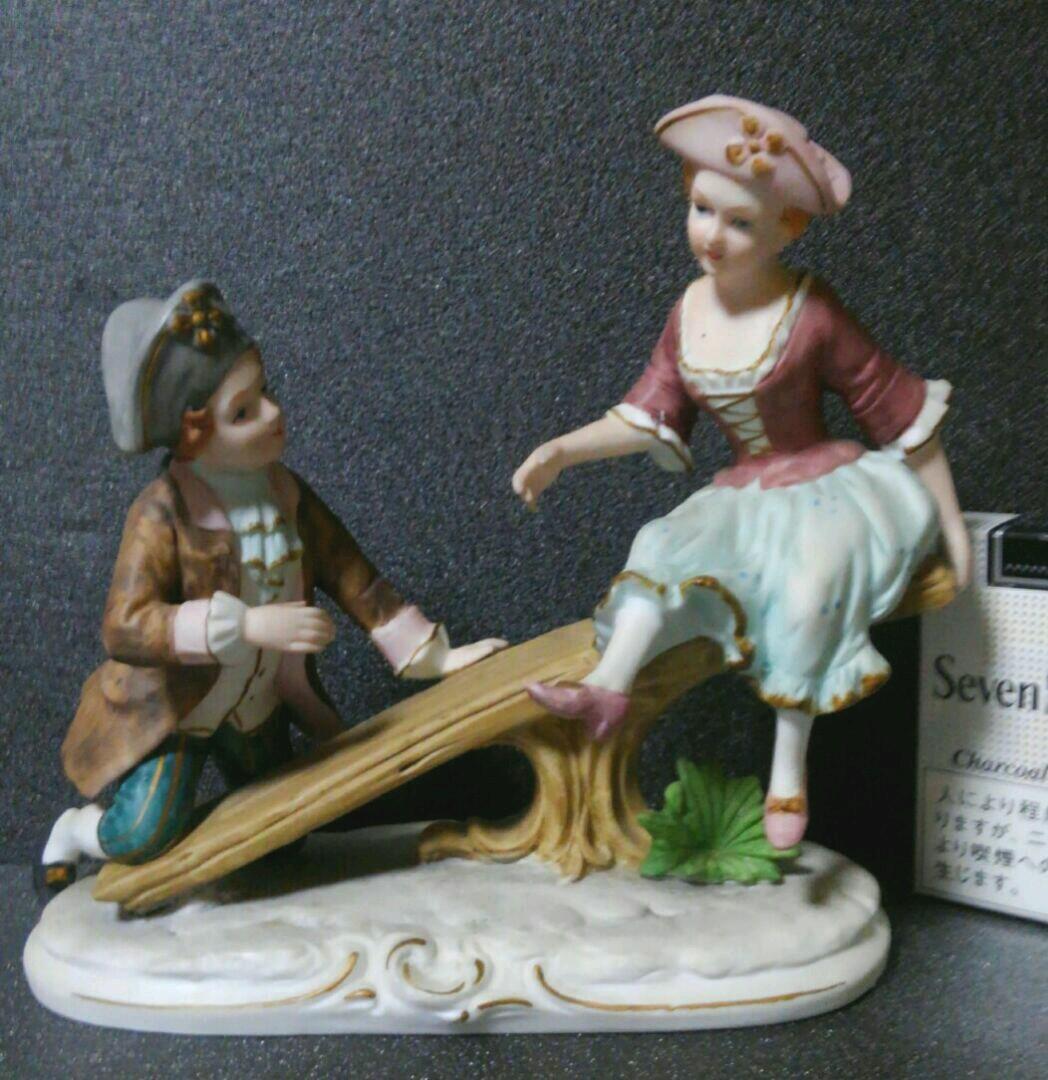 陶磁器製　アンティーク　男女像　置物　オブジェ