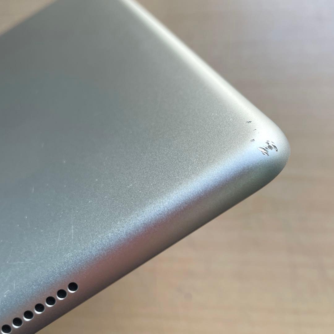 iPad 第6世代　A1893　Wi-Fiモデル　シルバー　32GB #1
