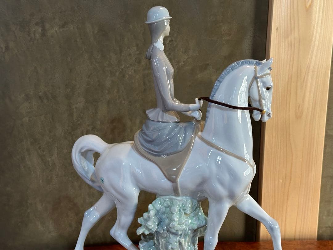 リヤドロ　『白い馬の少女』　フィギュリン　最終価格