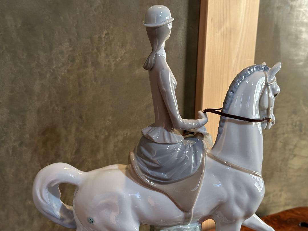 リヤドロ　『白い馬の少女』　フィギュリン　最終価格