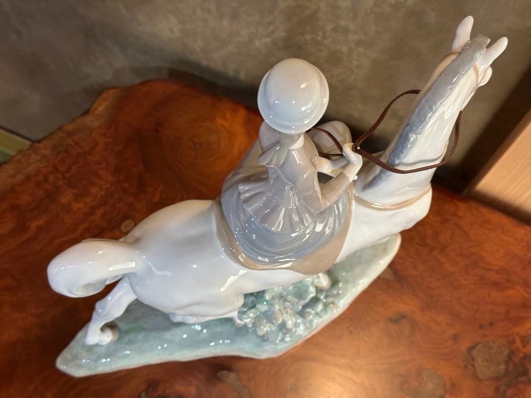 リヤドロ　『白い馬の少女』　フィギュリン　最終価格