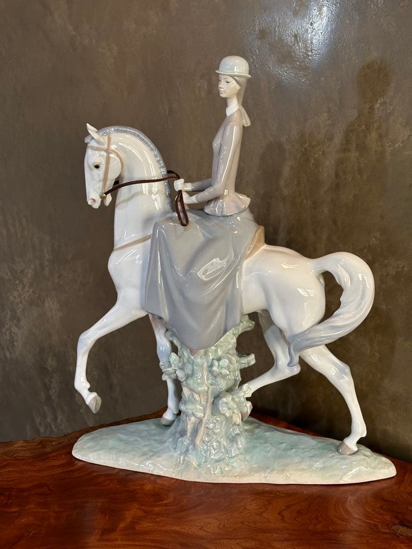 リヤドロ　『白い馬の少女』　フィギュリン　最終価格