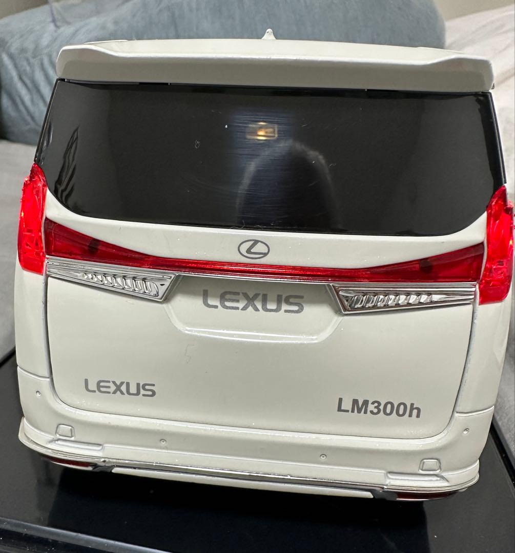 LEXUSLM300White1/18左ハンドル